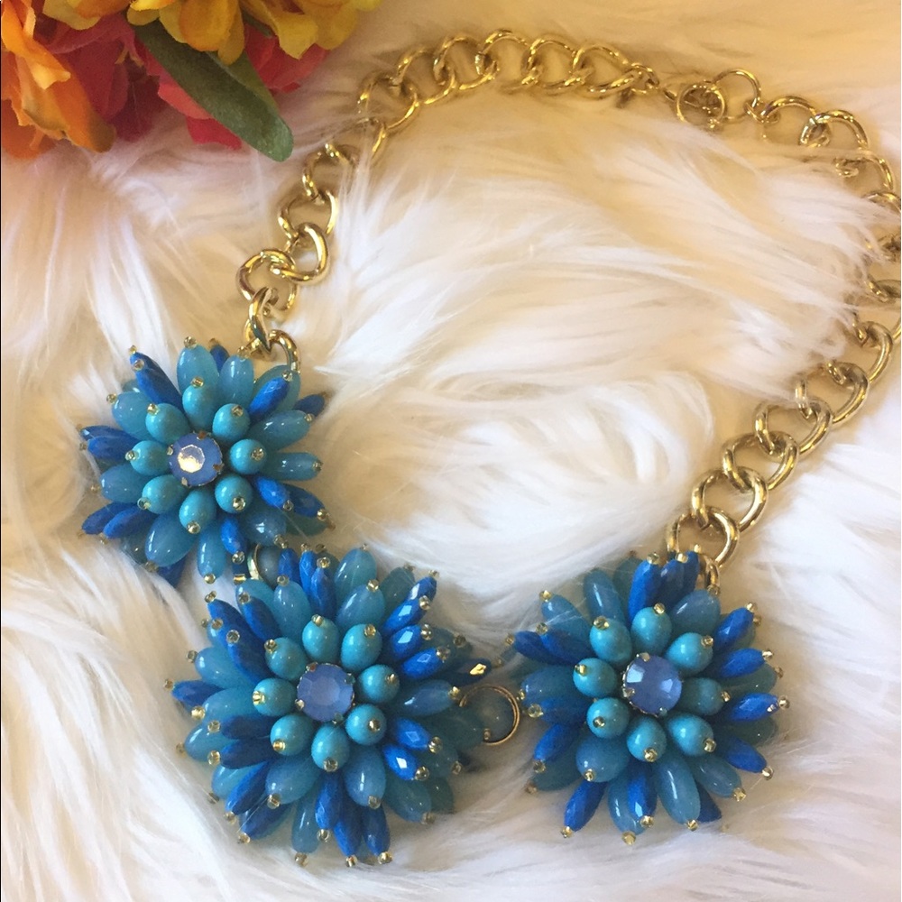 NWOT Banana Republic Blue Dahlia Burst Necklace - Picture 3 of 5